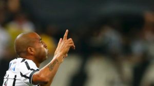 Corinthians vence Barcelona, mas é desclassificado