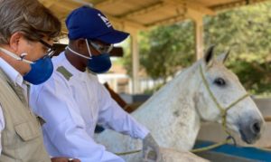 Piovezan acompanha início de atividades do Centro de Equoterapia  