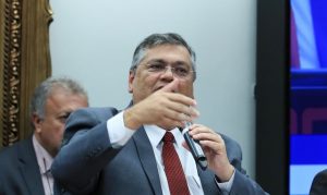Bolsonarista Monark volta ao Brasil
