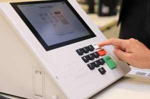 voto-eleitores-eleição-urna