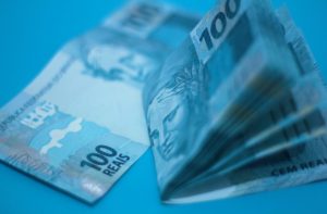 R$ 3 