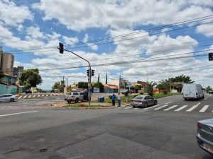 Conserto do Semáfoto Av Ampelio x Eddy de Freitas 2024-03-05 at 12.10 (1)