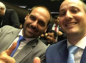 Eduardo Bolsonaro vai morar nos EUA e se licencia do mandato