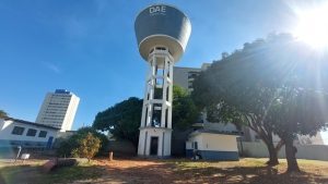 Adutora rompe e afeta região da Praia Azul