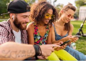 Brasileiro passa mais tempo nas telas do que dormindo