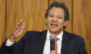Taxa das blusinhas de Trump e a histeria no Brasil