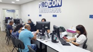 Serviços financeiros lideram queixas ao Procon Americana em maio