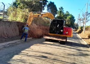 Prefeitura de SBO segue pavimentando a Estrada dos Confederados