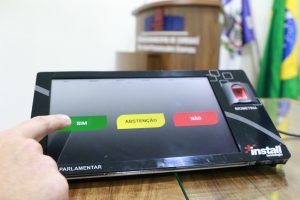 Americana: celulares, tablets e notebooks doados pela Receita Federal ajudam comunicação