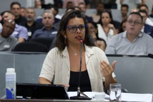 Professora Juliana questiona atendimento de crianças e adolescentes em Americana