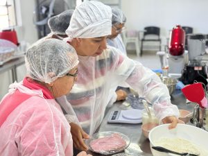 Projeto forma mais 30 em produção de empadão e salgados em Nova Odessa