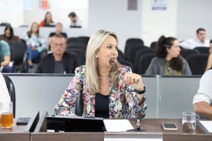 Baile da Pessoa Idosa movimenta o Civi 