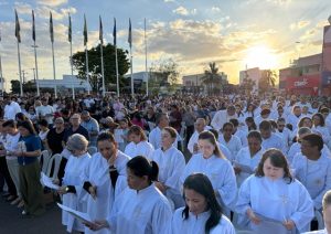 Praça recebe 3 mil fiéis no Corpus Christi em Sumaré