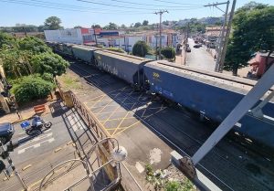 Trem quebra e fecha passagem no centro de Americana