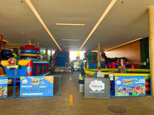 Parque de brinquedos infláveis é atração no Shopping ParkCity Sumaré