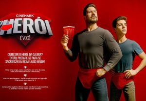  super homem com cueca por cima da calça
