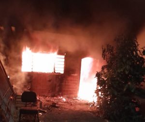 Incêndio em casa deixa homem com 90% do corpo queimado