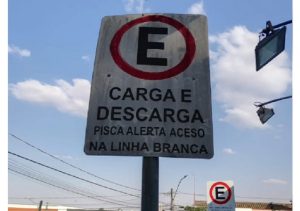 Entregador reclama de multa mesmo com placa apropriada em Americana