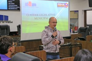 Escola do Legislativo de Sumaré recebe visita de estudantes do CIEE