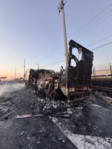 Caminhão de carne pega fogo no pedágio de N Odessa