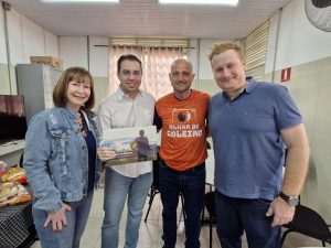 Escolas de Americana recebem exemplares do livro "Olhar de Goleiro"