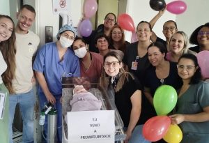 Helena nasceu com 750 gramas, mas lutou e deixou Hospital Municipal após 3 meses