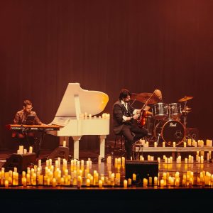 Teatro Municipal Lulu Benencase recebe show "Lendas do Rock" neste sábado