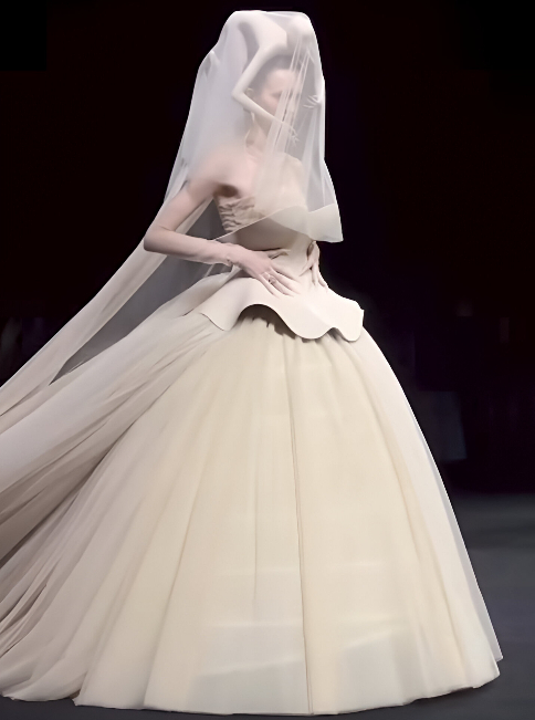 Semana de moda em Paris: especialista analisa as noivas