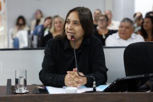 Roberta Lima ouve denúncias de falta de cuidado com gatos no Jardim Botânico