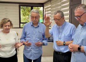 Chico recebe bispo de Limeira no gabinete