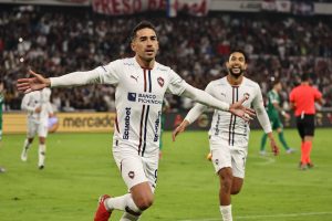 Palmeiras apanha na altitude e LDU abre vantagem na Libertadores