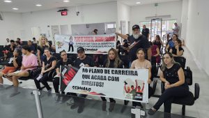 Oséias Jorge manifesta apoio a servidores após protesto contra reestruturação de cargos