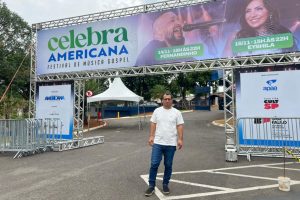 Pastor Miguel vistoria montagem de estrutura do Celebra Americana no CCL