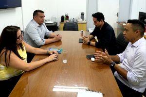 Levi Rossi discute melhorias no atendimento do Hospital Municipal