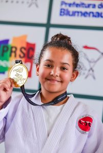 Judô de Americana conquista medalha de ouro em competição interestadual
