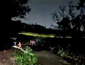 Bombeiros tentaram salvar mulher