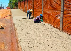 Santa Bárbara faz calçada no entorno do CIEP Carmelina Cervone (Jardim Santa Fé)