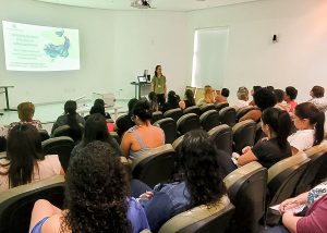 Santa Bárbara capacita 38 profissionais de beleza sobre esterilização de materiais