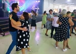 Baile de encerramento anima os grupos de terceira idade de Santa Bárbara