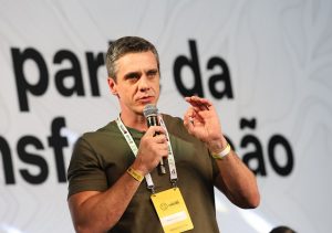 Piovezan no painel territórios