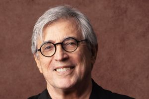 Ivan Lins faz show em Hortolândia acompanhado pela Nova Banda Jovem