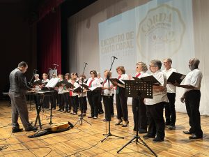 EnCantos e Luzes de Natal desta sexta-feira tem coral, piano e choro em Americana