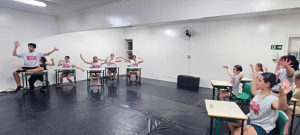 Teatro Municipal de Americana recebe musical "Escola do Rock" no fim de semana