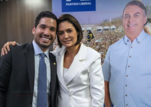 Bolsonaro de papelão