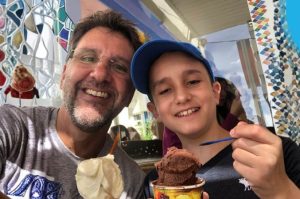 Do Brasil para o Mundo: a história do pai gaúcho que está mudando a rota do câncer cerebral infantil