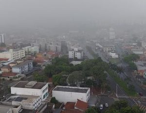 Foto impressionante mostra chegada da chuva em Americana