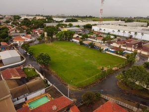 Campo de futebol da Chácaras Assay recebe melhorias em Hortolândia
