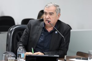 Marcos Caetano pede informações das obras de praça no Parque Universitário