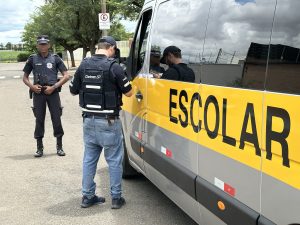 Utransv acompanha fiscalização do Detran em veículos de transporte escolar