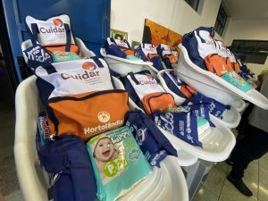 Kit do Programa Cuidar, em Hortolândia, tem absorventes às mamães e itens aos bebês